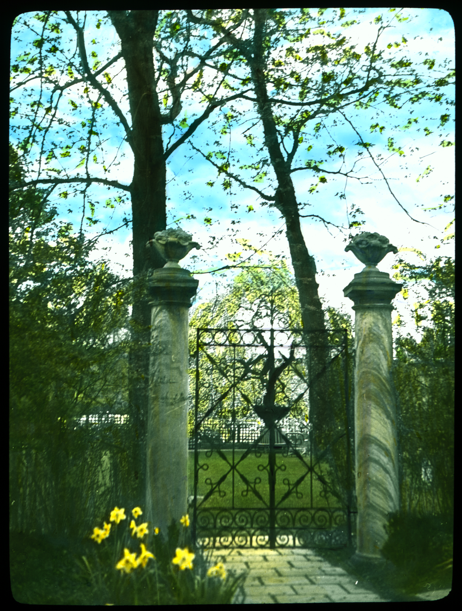 060 Mrs Roy A. Hunt, Entrance to Green Garden