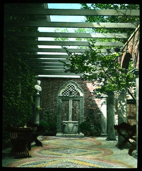 154 Mrs Roy Arthur Hunt, Patio